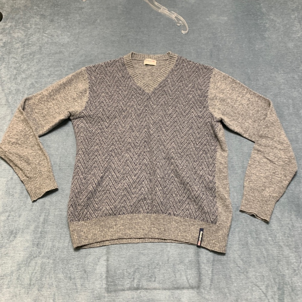 Reebok Sweater Mens Small Heather Gray Herringbone V-Neck Classic Fit Minimalist